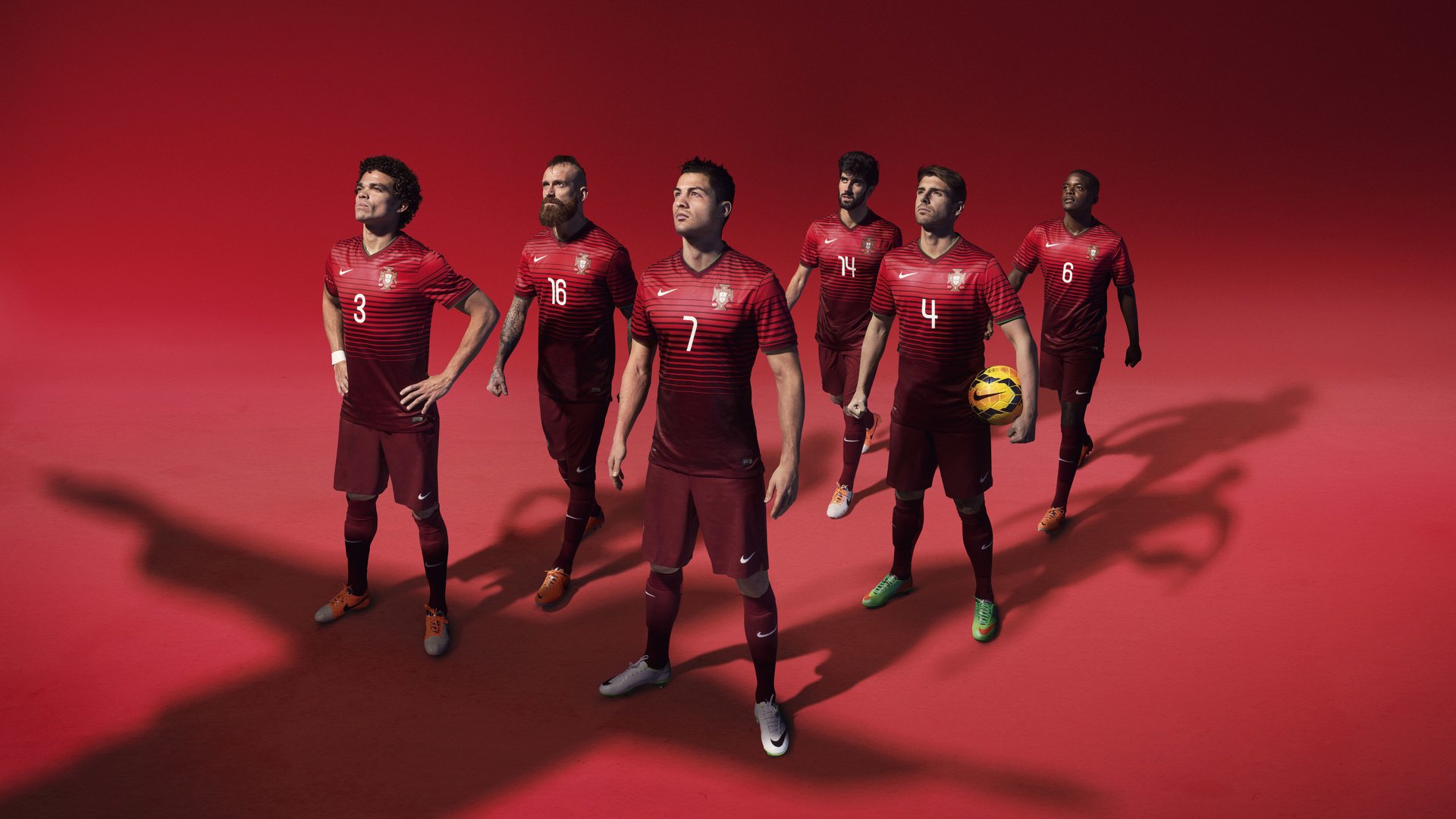 “英超顶级战役：关键胜利再添冠军希望”，英超战术史