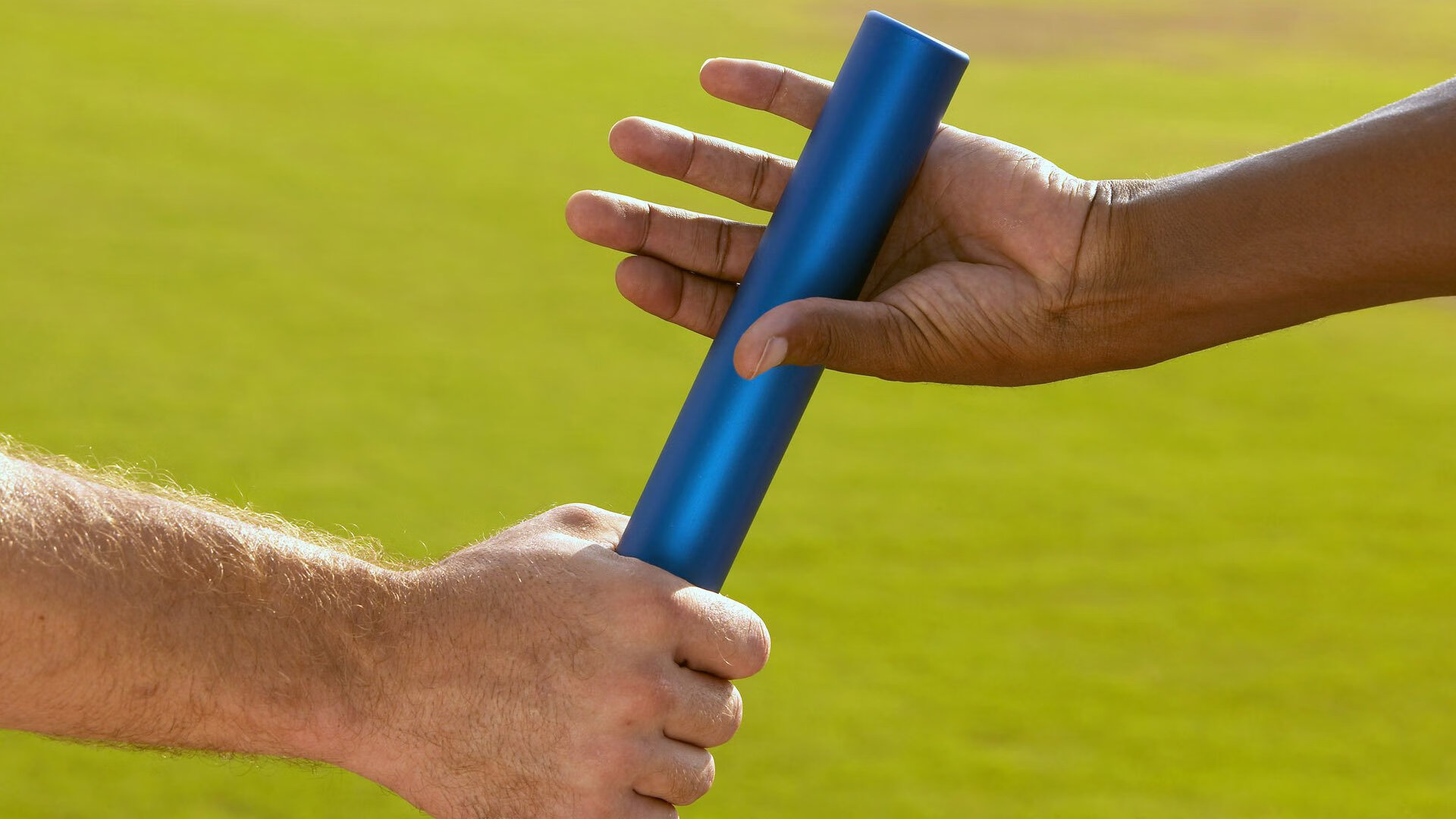 《电竞界的“金牌搭档”：合作背后的故事》，电竞与品牌合作